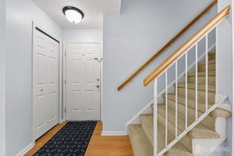 108 Prestwick Way in Edison, NJ - Building Photo - Building Photo