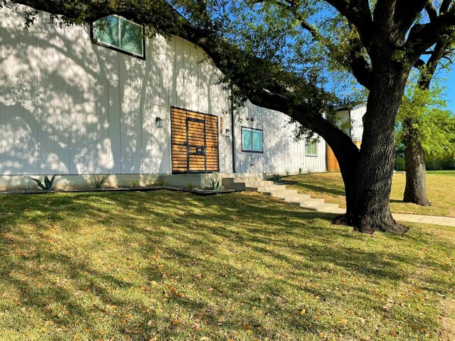 Hoskins 90 at Bishop Ridge in Dallas, TX - Building Photo - Building Photo