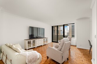 161 W 61st St in New York, NY - Building Photo - Building Photo