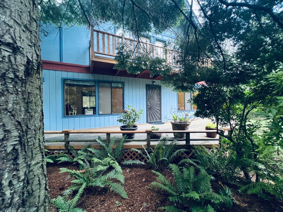 373 Ozette Pl in La Conner, WA - Building Photo