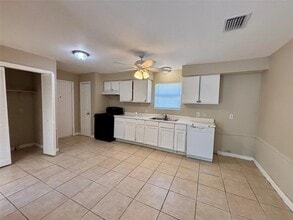 5610 Drakestone Blvd in Houston, TX - Building Photo - Building Photo