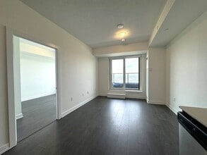 3200 William Coltson Av in Oakville, ON - Building Photo - Building Photo