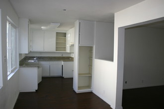 4846 Hazeltine Ave in Sherman Oaks, CA - Building Photo - Building Photo