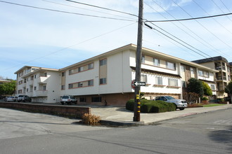 Park Plaza Apartments in Albany, CA - Building Photo - Building Photo