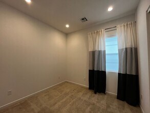 9040 Skye Canyon Ranch St in Las Vegas, NV - Building Photo - Building Photo