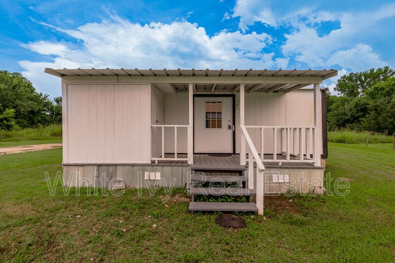 128 Johnnie St in Trinity, TX - Building Photo