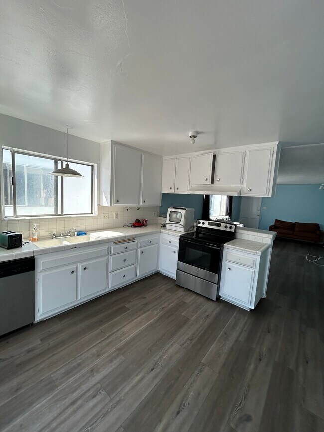 2418 Pacific Ave, Unit C in Venice, CA - Foto de edificio - Building Photo