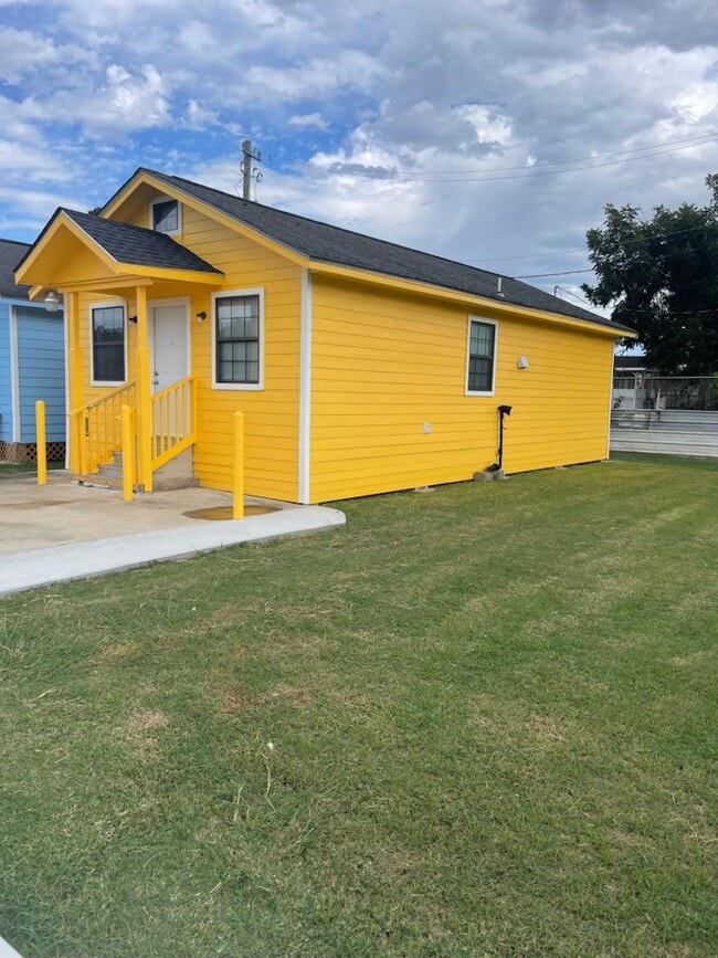 11357 Gil Rodriguez Lp W in Houston, TX - Building Photo - Building Photo