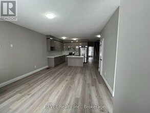 16 KEYSTONE TRAIL in Welland, ON - Building Photo - Building Photo