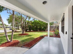 8 SW 11th St in Deerfield Beach, FL - Building Photo - Building Photo