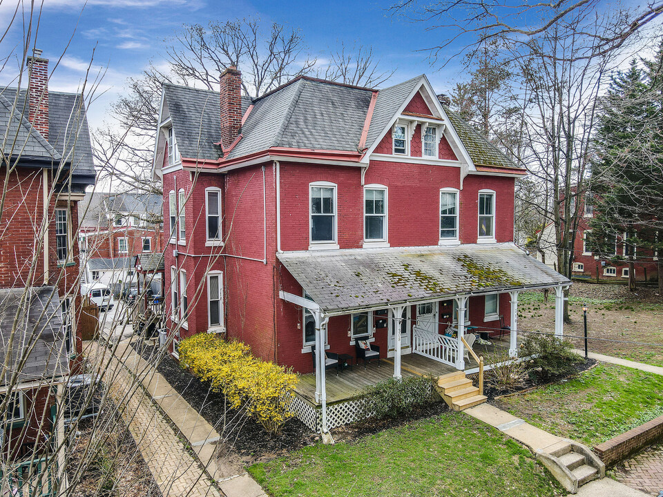 308 W Lafayette St in West Chester, PA - Building Photo