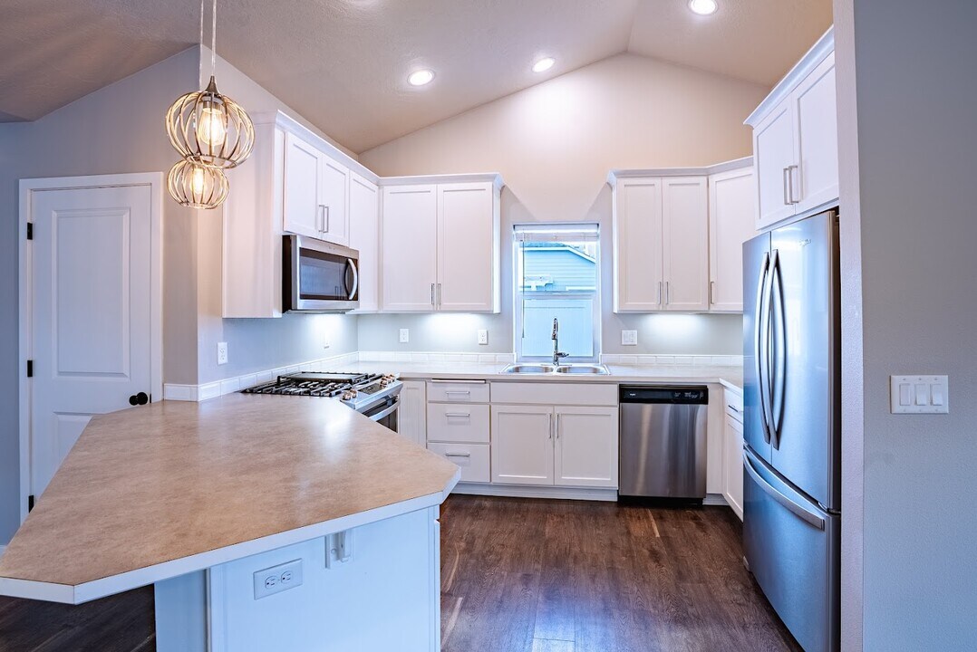 6477 N Descartes Dr in Coeur d'Alene, ID - Building Photo