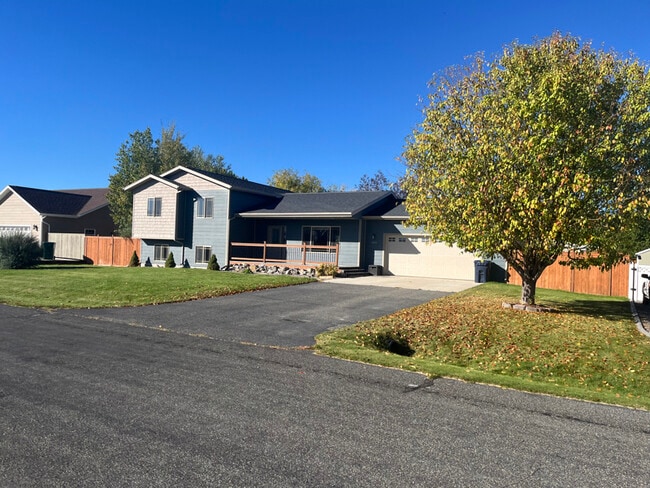 3866 Foxtail Ln