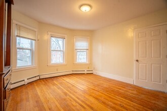 7 Mulberry St in Claremont, NH - Building Photo - Building Photo