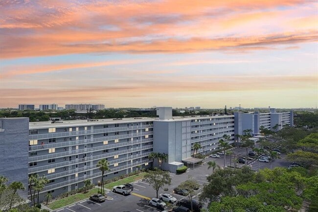 5700 NW 2nd Ave in Boca Raton, FL - Building Photo - Building Photo