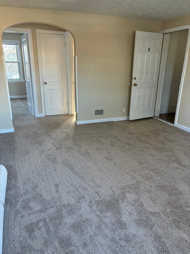 422 E Bruce Ave, Unit 3 in Dayton, OH - Foto de edificio - Building Photo