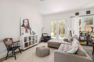 712 Cardinal Ln in Austin, TX - Foto de edificio - Building Photo