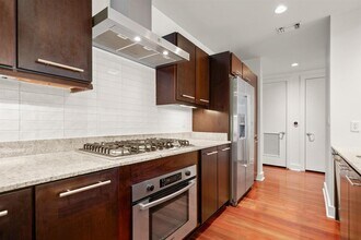 210 Lee Barton Dr in Austin, TX - Building Photo - Building Photo