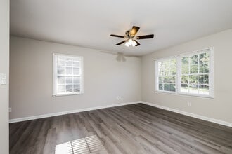 1669 Village Pl in Winston-Salem, NC - Building Photo - Building Photo