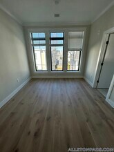 157 Everett St, Unit 302 in Boston, MA - Building Photo - Building Photo