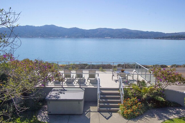 property at 747 Tiburon Blvd