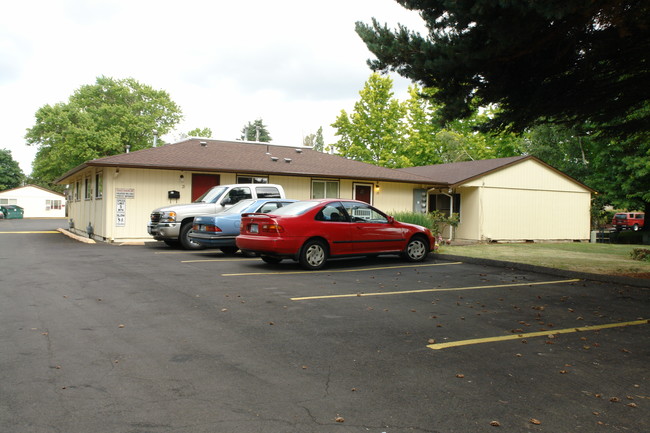 River Road Apartments in Keizer, OR - Building Photo - Building Photo