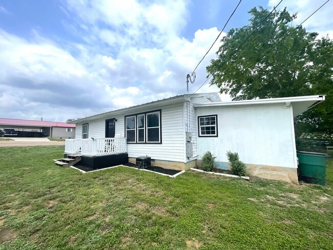 1101 E College St in Llano, TX - Building Photo - Building Photo