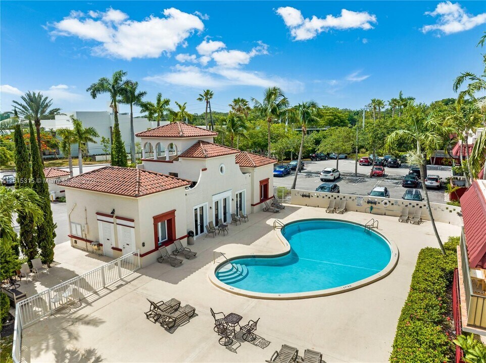 8650 SW 67th Ave, Unit 1038 in Pinecrest, FL - Building Photo
