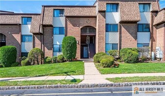 106 Edison Glen Terrace in Edison, NJ - Building Photo