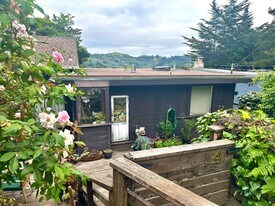 4 Rochdale Way in Berkeley, CA - Building Photo