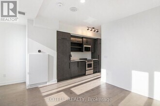 560-560 Rideau St in Ottawa, ON - Building Photo - Building Photo