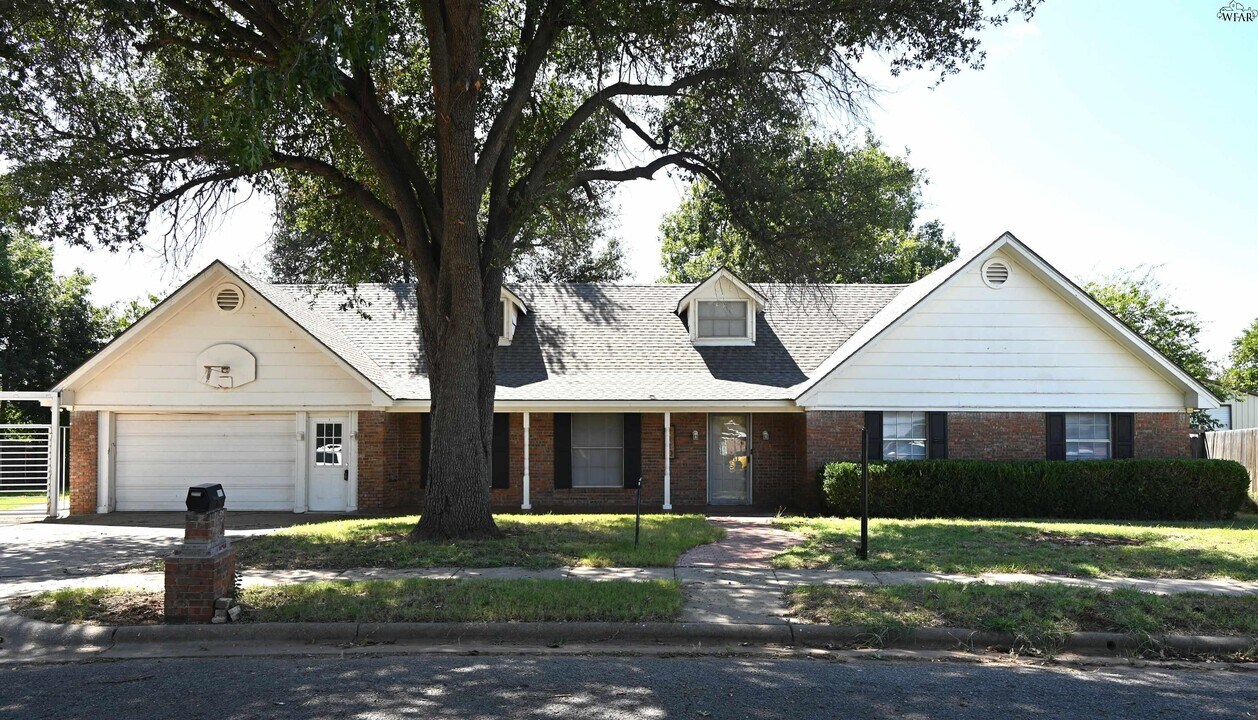 1110 Rosemary Dr in Wichita Falls, TX - Building Photo