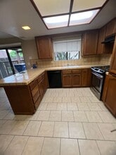 424 E Prosperity Ave in Tulare, CA - Building Photo - Building Photo