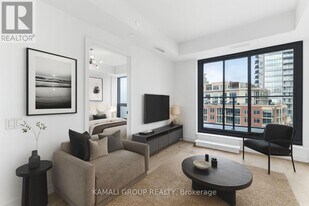 35 Parliament St in Toronto, ON - Building Photo