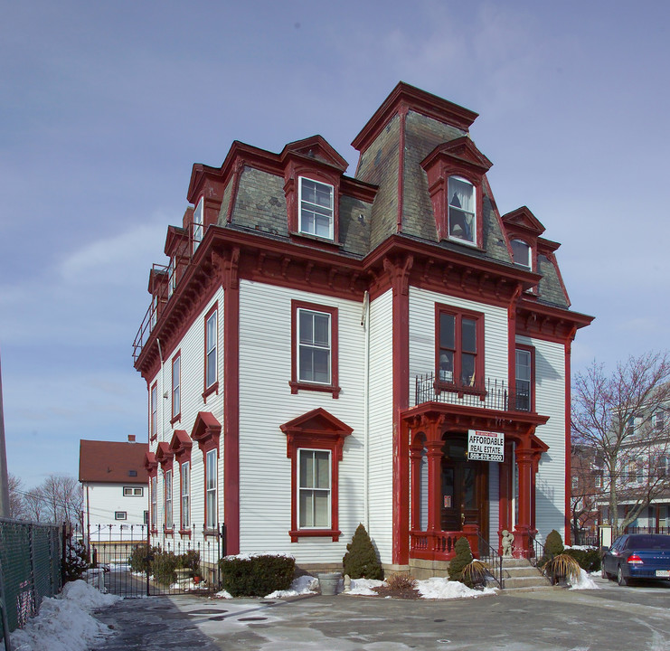 825 2nd St in Fall River, MA - Building Photo