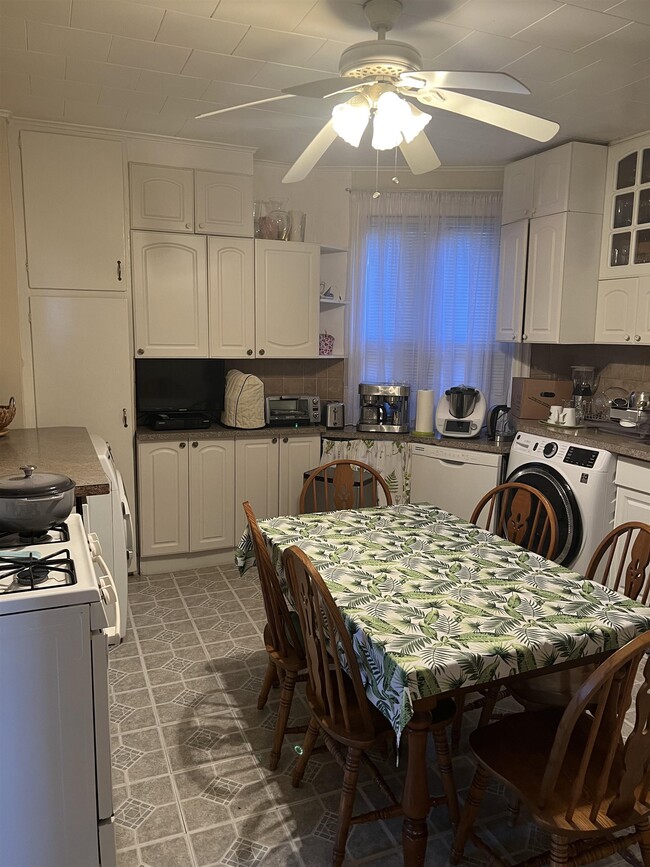 405 AVENUE E in Bayonne, NJ - Building Photo - Building Photo