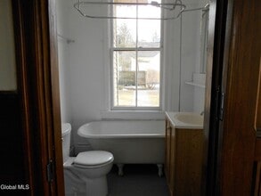 8 5th Ave in Saratoga Springs, NY - Building Photo - Building Photo