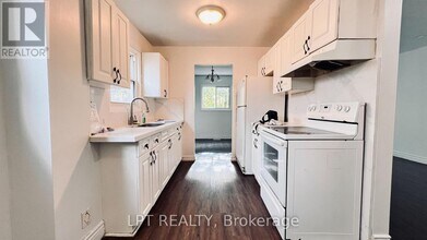 93 Martindale Crescent in Brampton, ON - Building Photo - Building Photo