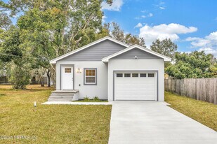 7519 Birdies Rd in Jacksonville, FL - Building Photo