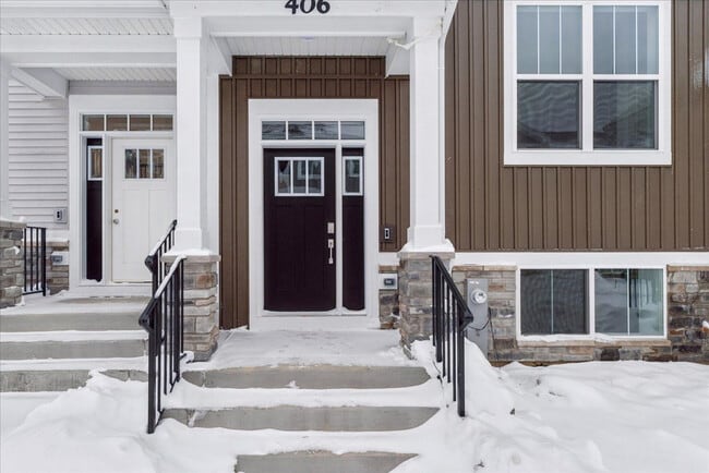 406 Red Oak Cir in Volo, IL - Building Photo - Building Photo