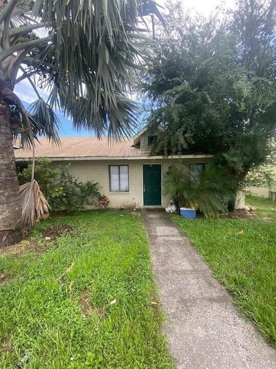 125 Rebecca Ln in Auburndale, FL - Foto de edificio