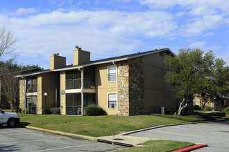 Jasmine Creek Apartments in Pensacola, FL - Building Photo - Building Photo