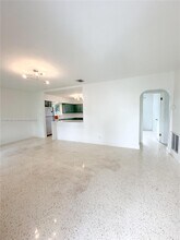 39 SE 13th Terrace in Dania Beach, FL - Building Photo - Building Photo