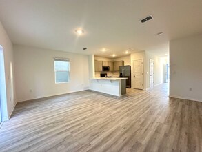 2933 Canary Ave in Davenport, FL - Foto de edificio - Building Photo