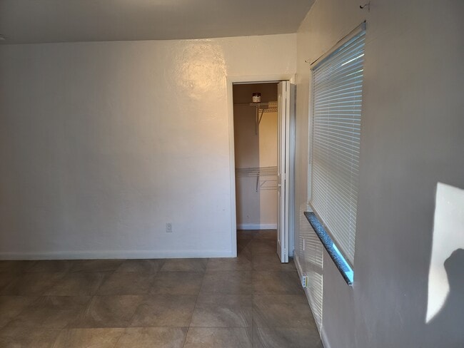 338 NW 96th St, Unit B in Miami, FL - Foto de edificio - Building Photo