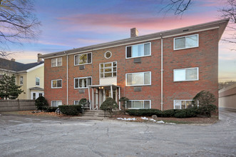 1033 Massachusetts Ave in Arlington, MA - Building Photo - Building Photo