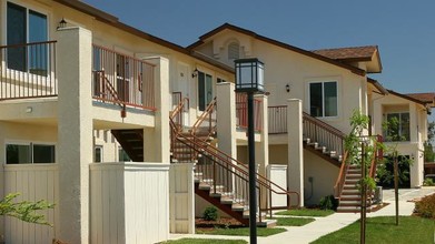 Stonegate Apartments in Fresno, CA - Foto de edificio - Building Photo