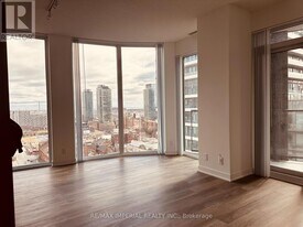 180 Front St E in Toronto, ON - Building Photo