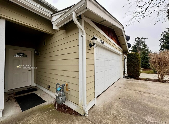 1668 Stremler Dr in Oak Harbor, WA - Building Photo - Building Photo