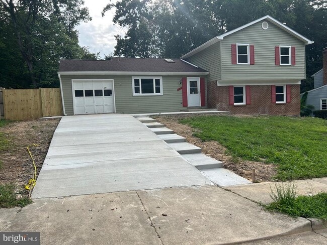 property at 7810 Newington Woods Dr